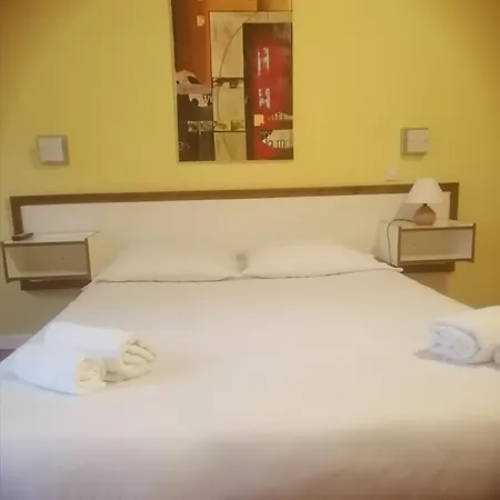 Des Lilas Отель