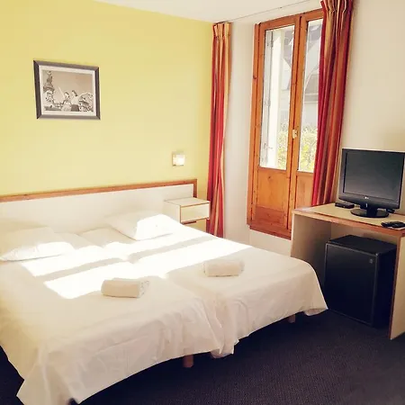 Hotel Des Lilas 2*