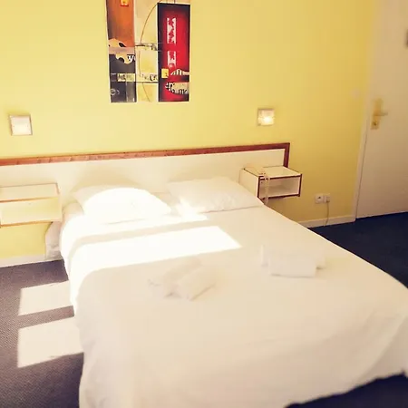 Hotel Des Lilas 2*