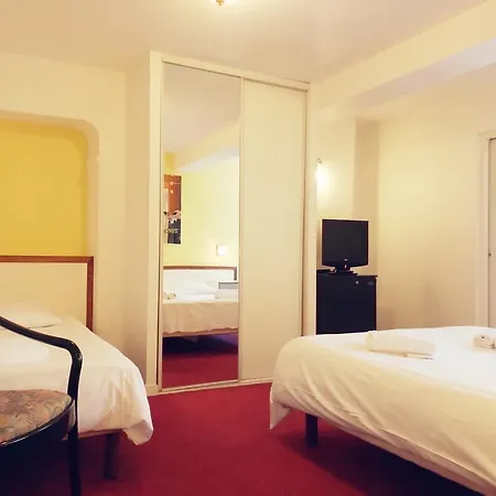 Des Lilas Hotel 2*