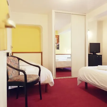 Отель Des Lilas 2*